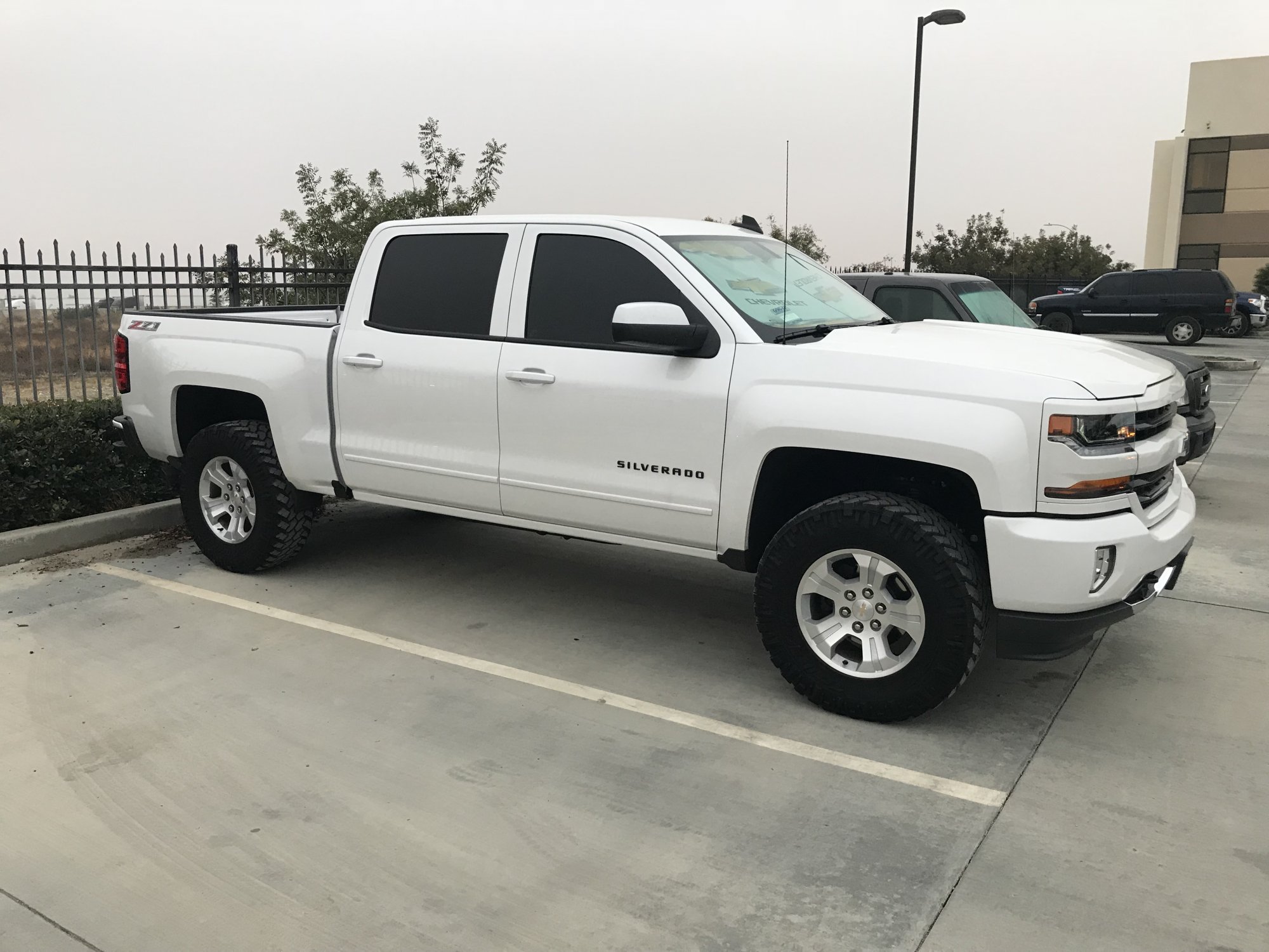 295/70/18 On 2017 Silverado 1500 z71 2.5 leveling kit RC with rear