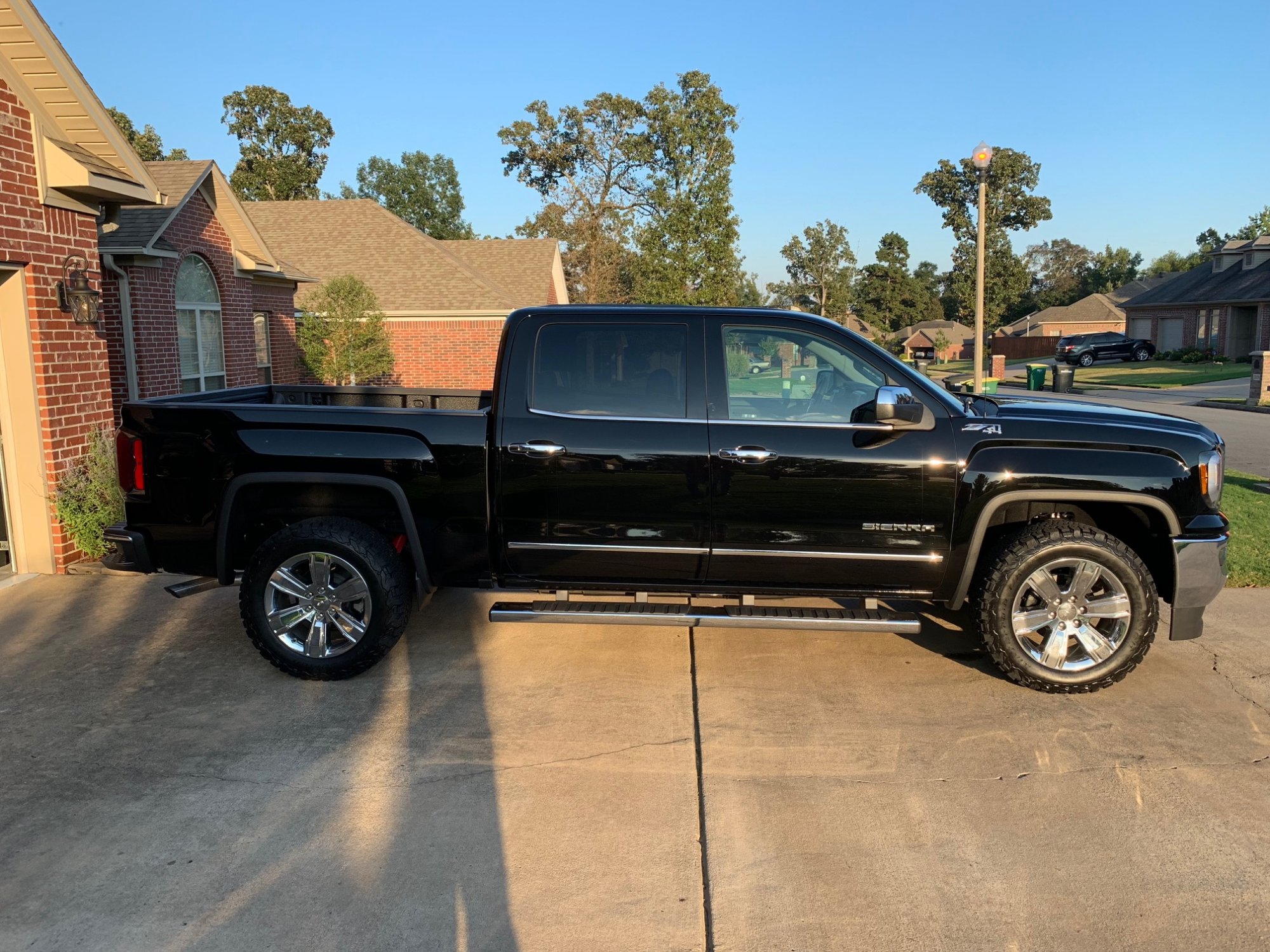 Largest Tire With No Level Or Lift 14 19 Silverado Sierra Gm Trucks Com