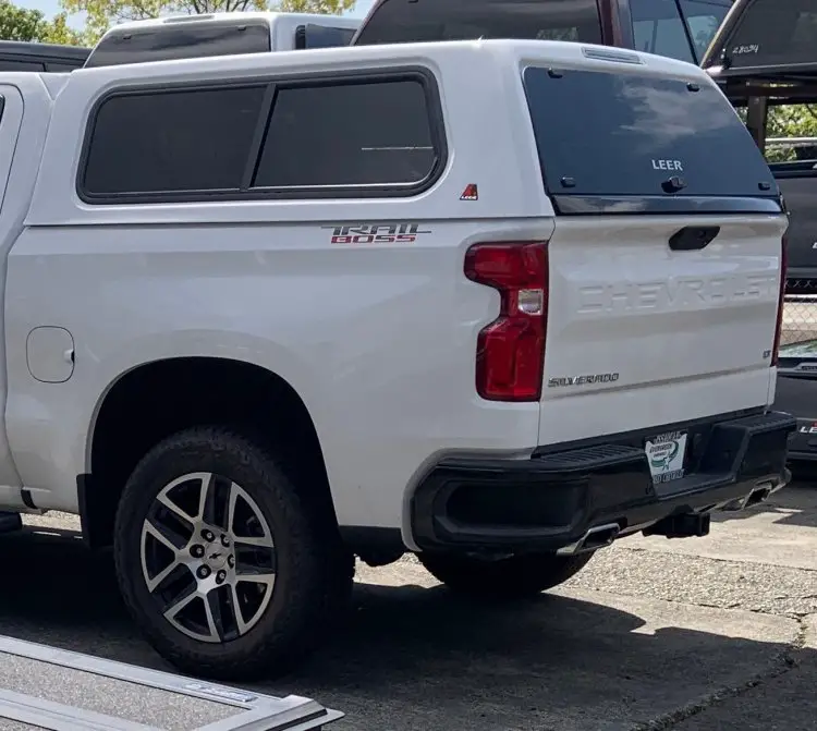 Leer 100XL Cap Trail Boss Installed 20192021 Silverado & Sierra Mods