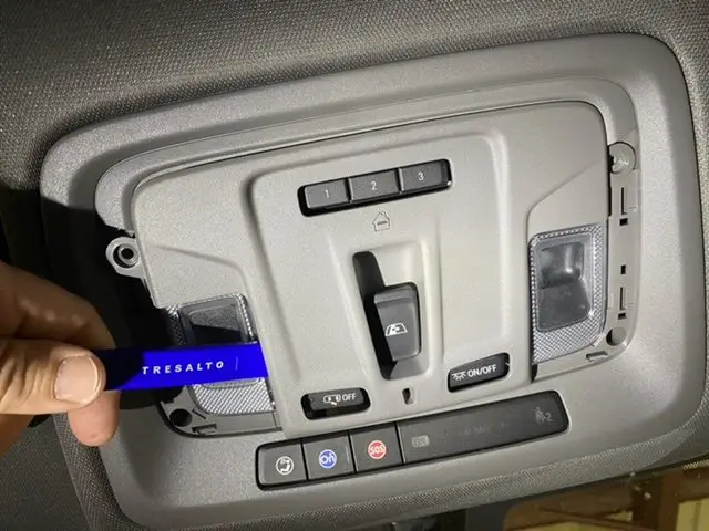 Chevy colorado deals center console removal