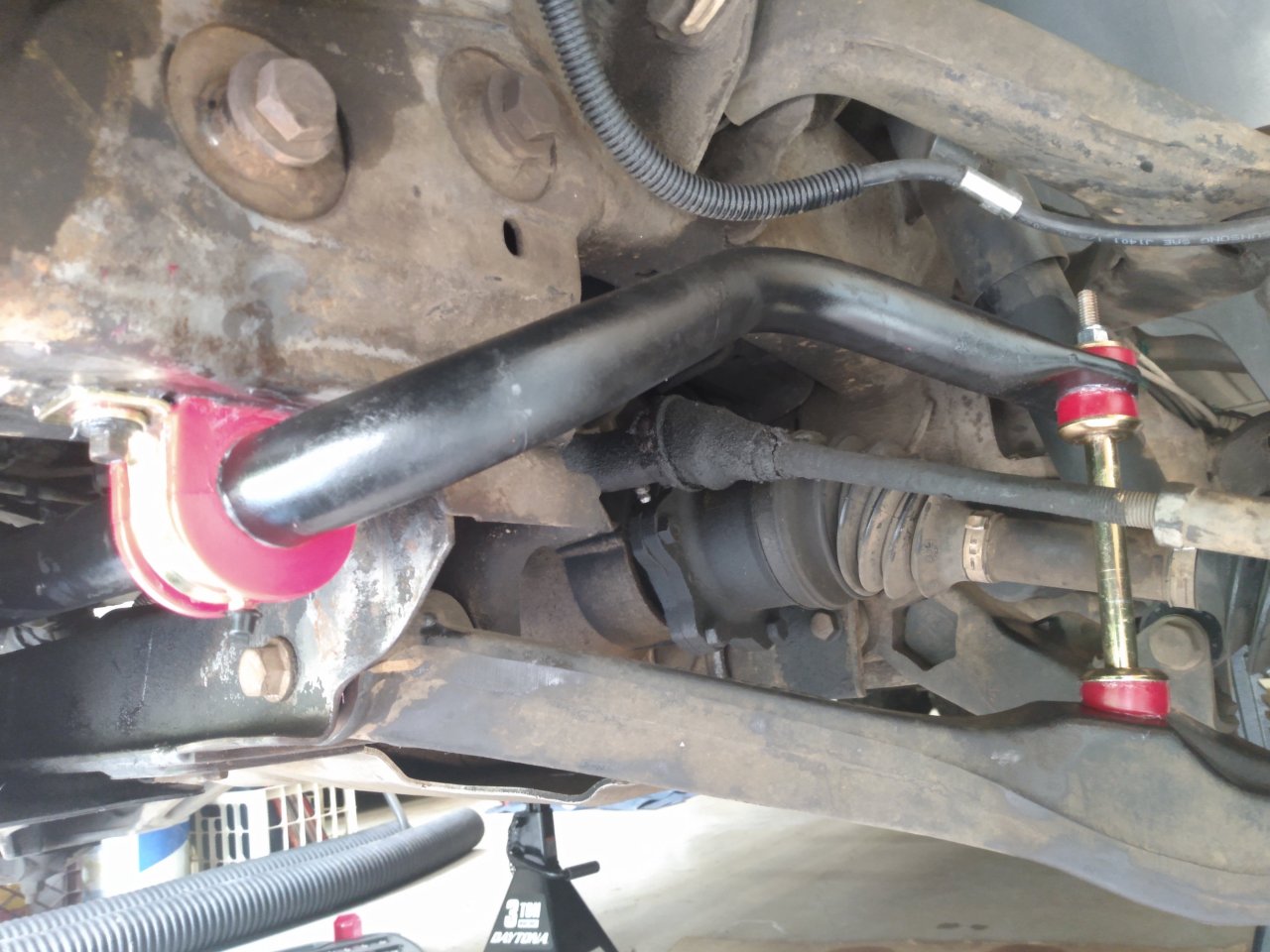 Drivers Front Stabilizer bushings new.jpg