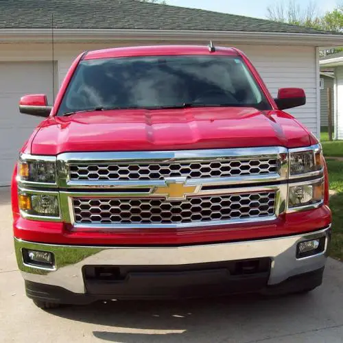 old-school-mechanic-gm-trucks