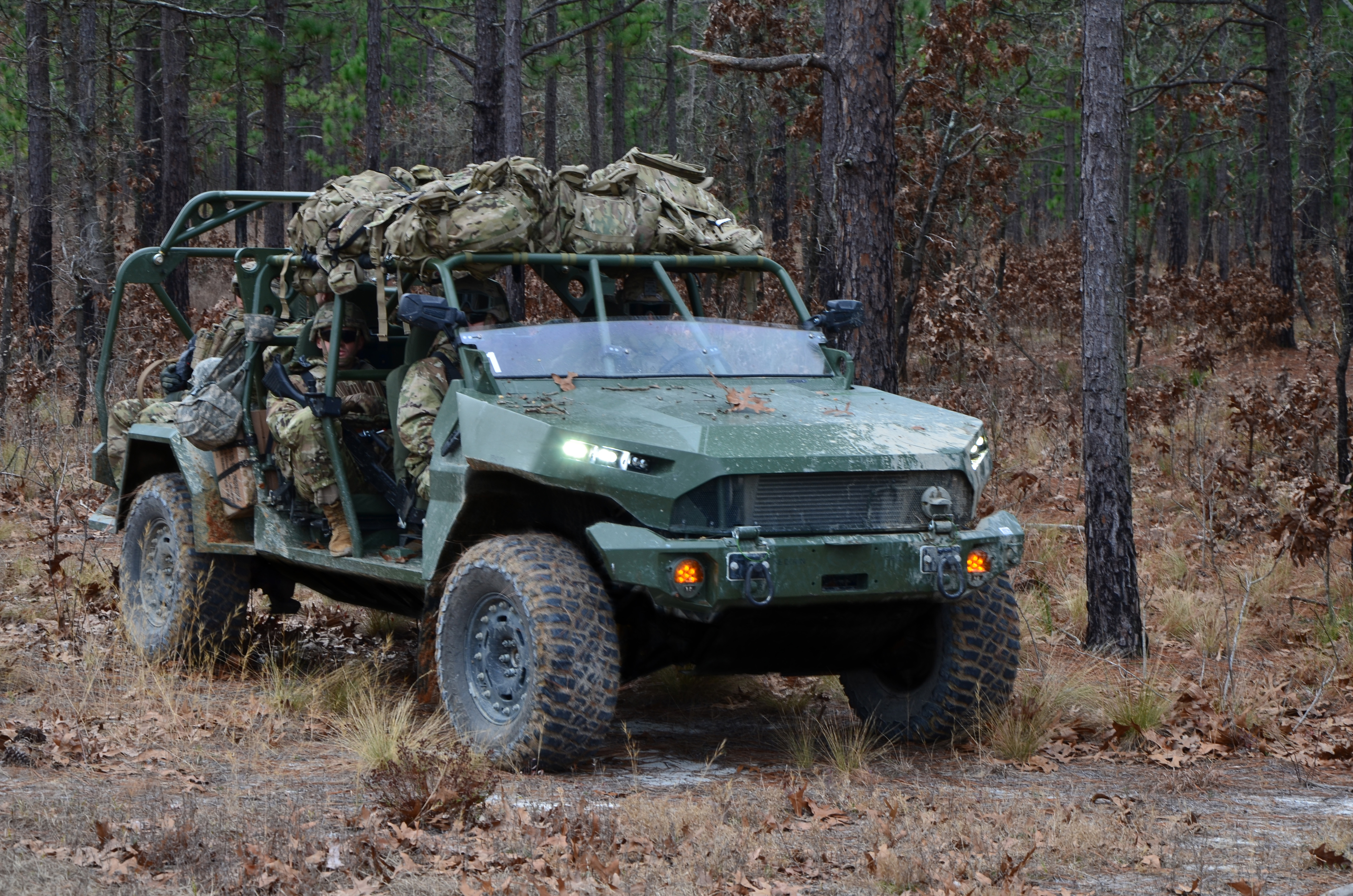 GM Defense Infantry Squad Vehicle 01