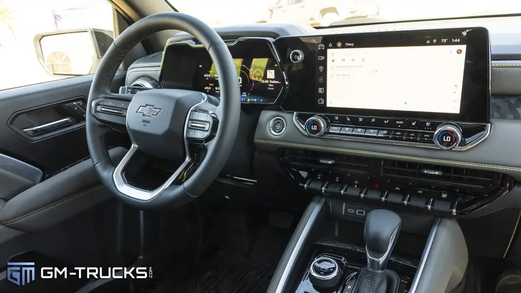 The interior of the Chevrolet Colorado ZR2 Bison