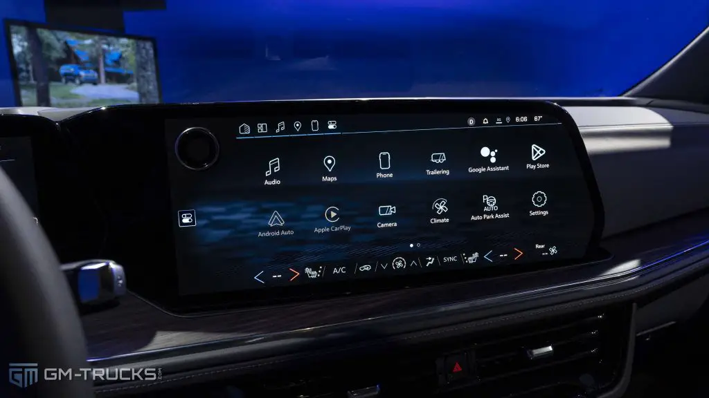 The 17.7-inch center infotainment display on the 2025 Chevrolet Suburban and Tahoe