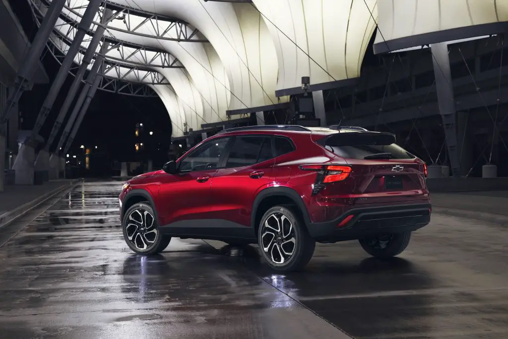 Rear 3/4 view of Chevrolet Trax RS in Crimson Metallic. 