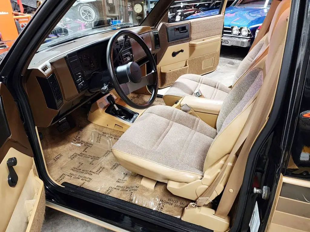 Interior of 1986 GMC Sonoma