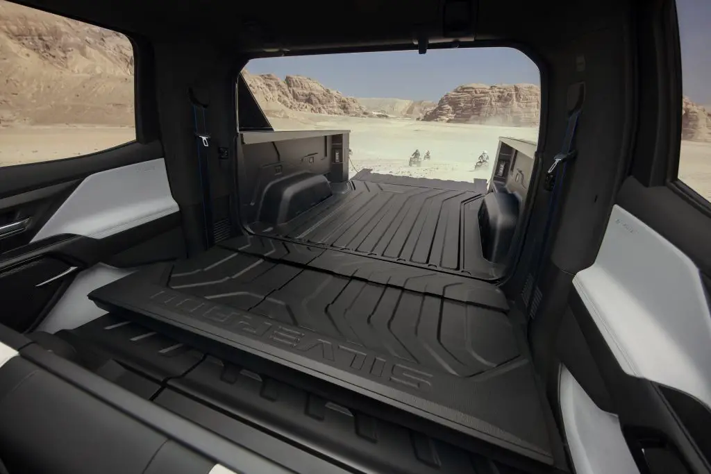 THe Silverado EV's Multi-Flex Midgate and tailgate combo, which extends the bed to a cavernous 10 feet, 10 inches