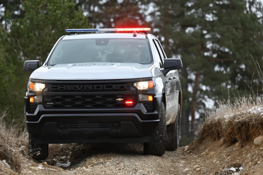 Silverado PPV features six-piston Brembo brakes and a heavy-duty engine air filter for enhanced performance and durability. 