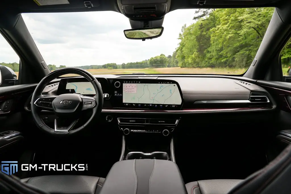 The interior of the 2024 Chevrolet Traverse Z71