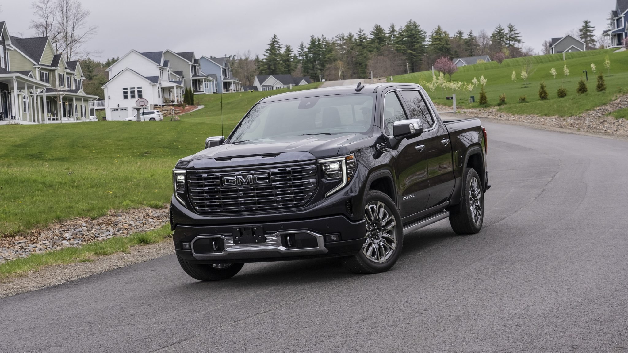 2024 GMC Sierra Denali in black, affected by a GM speaker crackling issue reported in recent models.